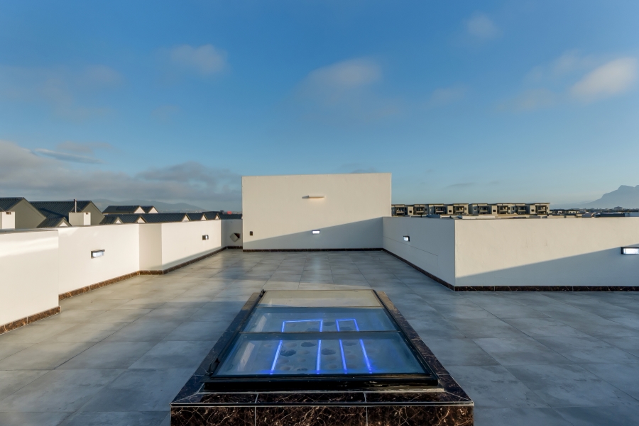6 Bedroom Property for Sale in Sandown Western Cape